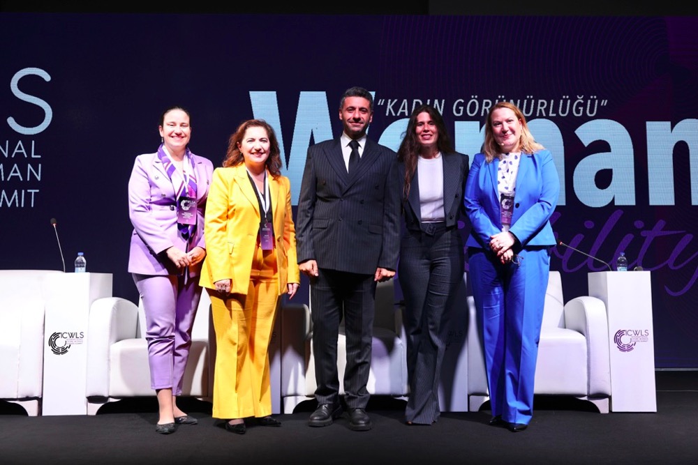 Uluslararası Çeşme Kadın Liderler Zirvesi Dayanışma Ve Umut Mesajlarıyla Sona Erdiphoto 2025 10 25 11 34 56 (1)