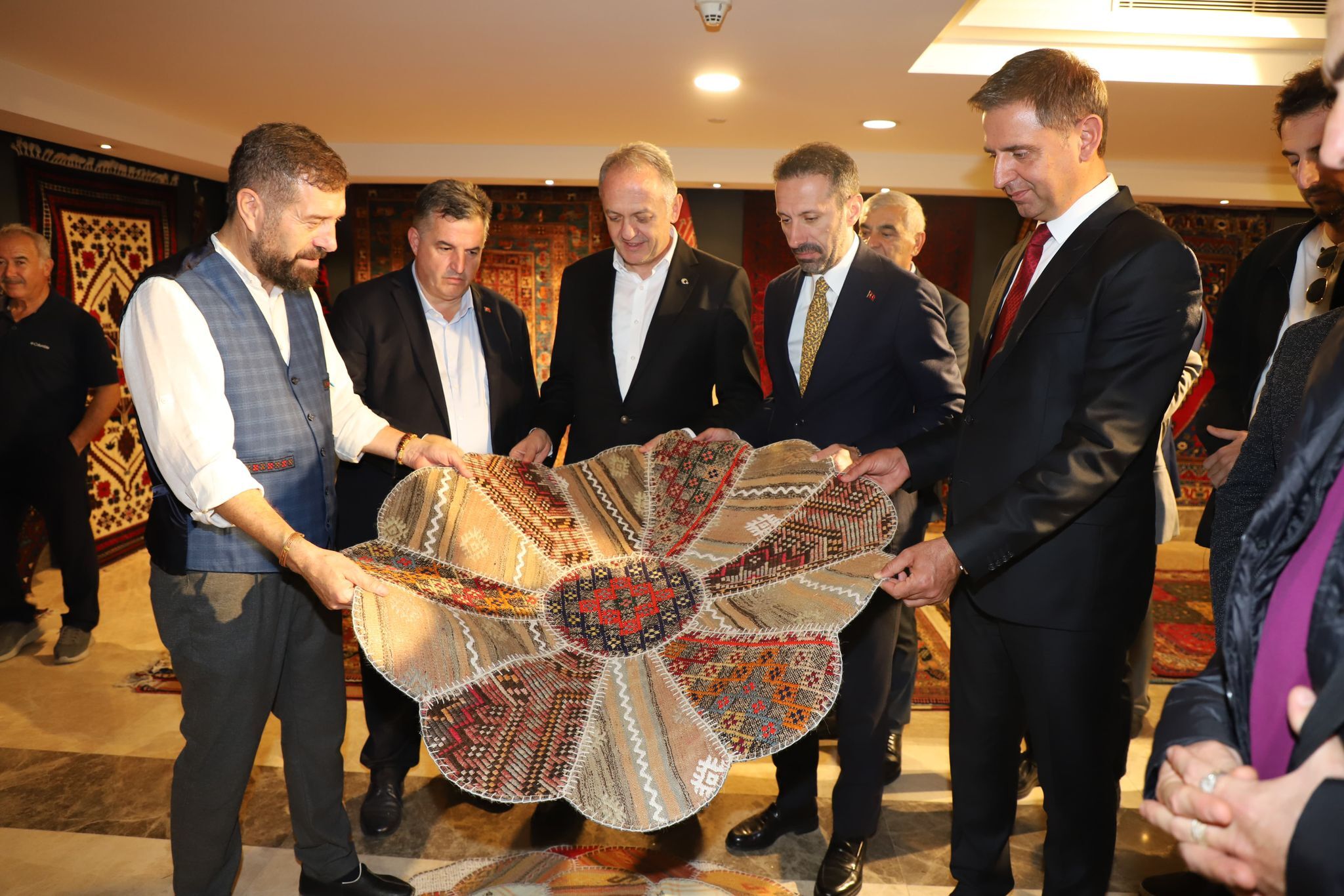 İlk halı Pazırık'ta...