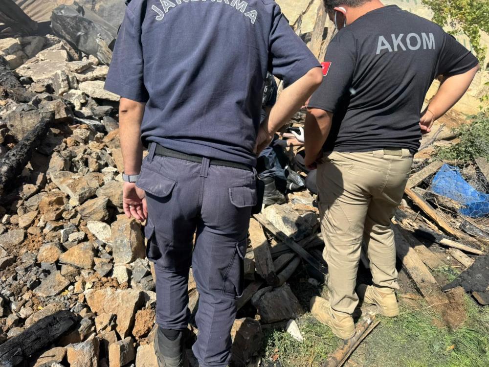 Yangında Çökken Ev