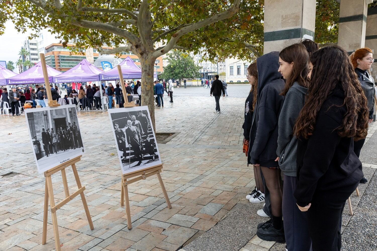 yasar-universitesinde-cumhuriyetin-102-yili-koro-dinletisiyle-kutlandi