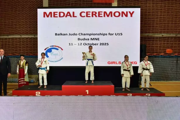 Yunusemreli Rabia'dan Altın Madal