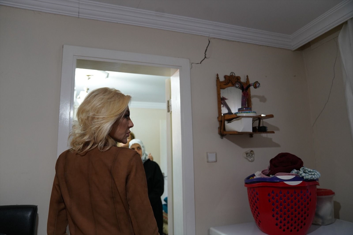 Tünel inşaatı evlerin duvarlarını çatlattı, zemini ayırdı