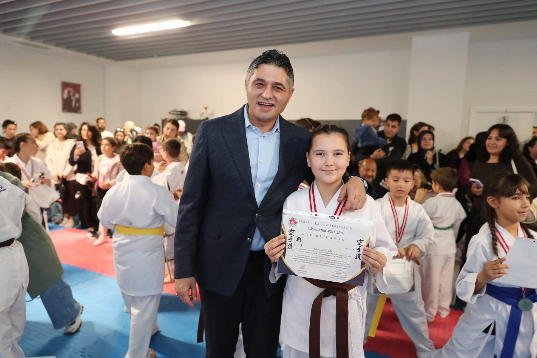 Aliağa Belediyesi Karate Kursunda 75 Sporcu Yeni Kuşağına Kavuştu (17)