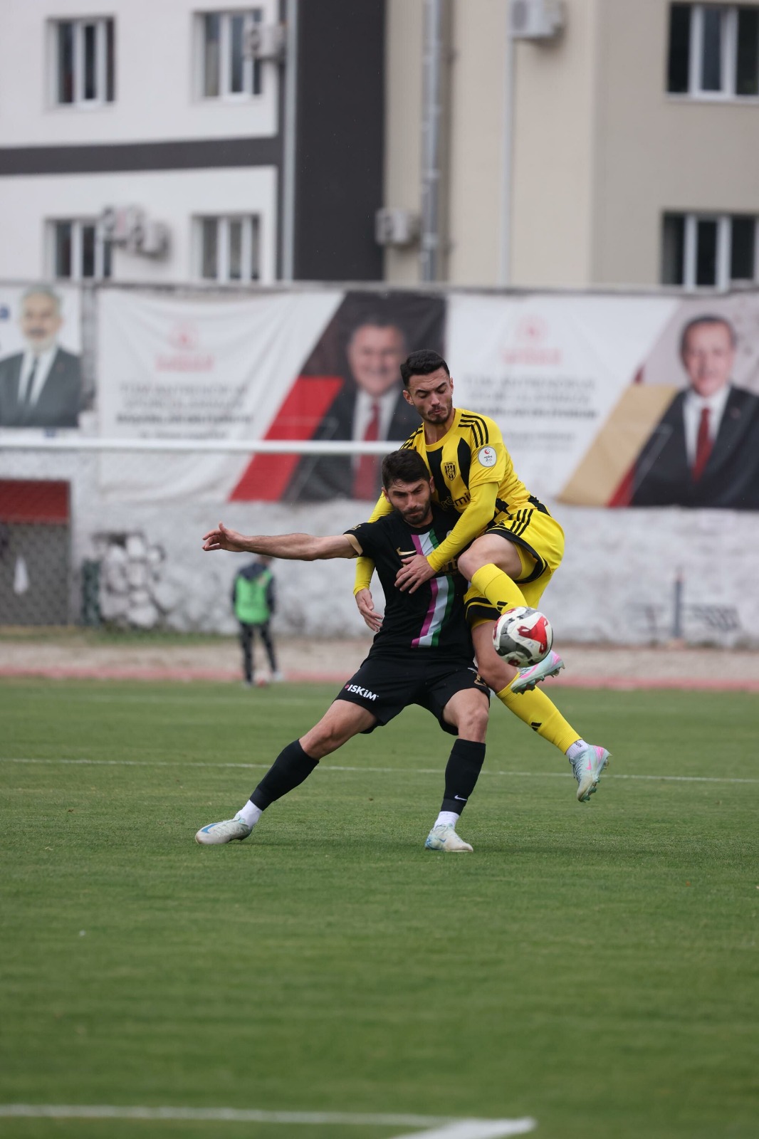 İç sahada lider, dış sahada kayıp yaşıyor