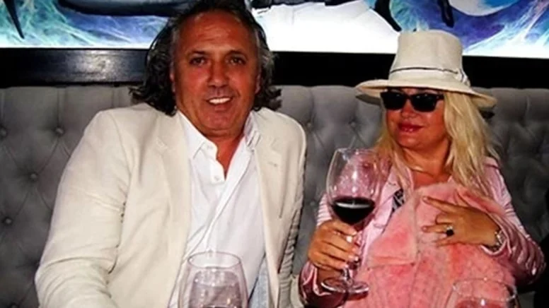 Banu Alkan Ve Kardeşi