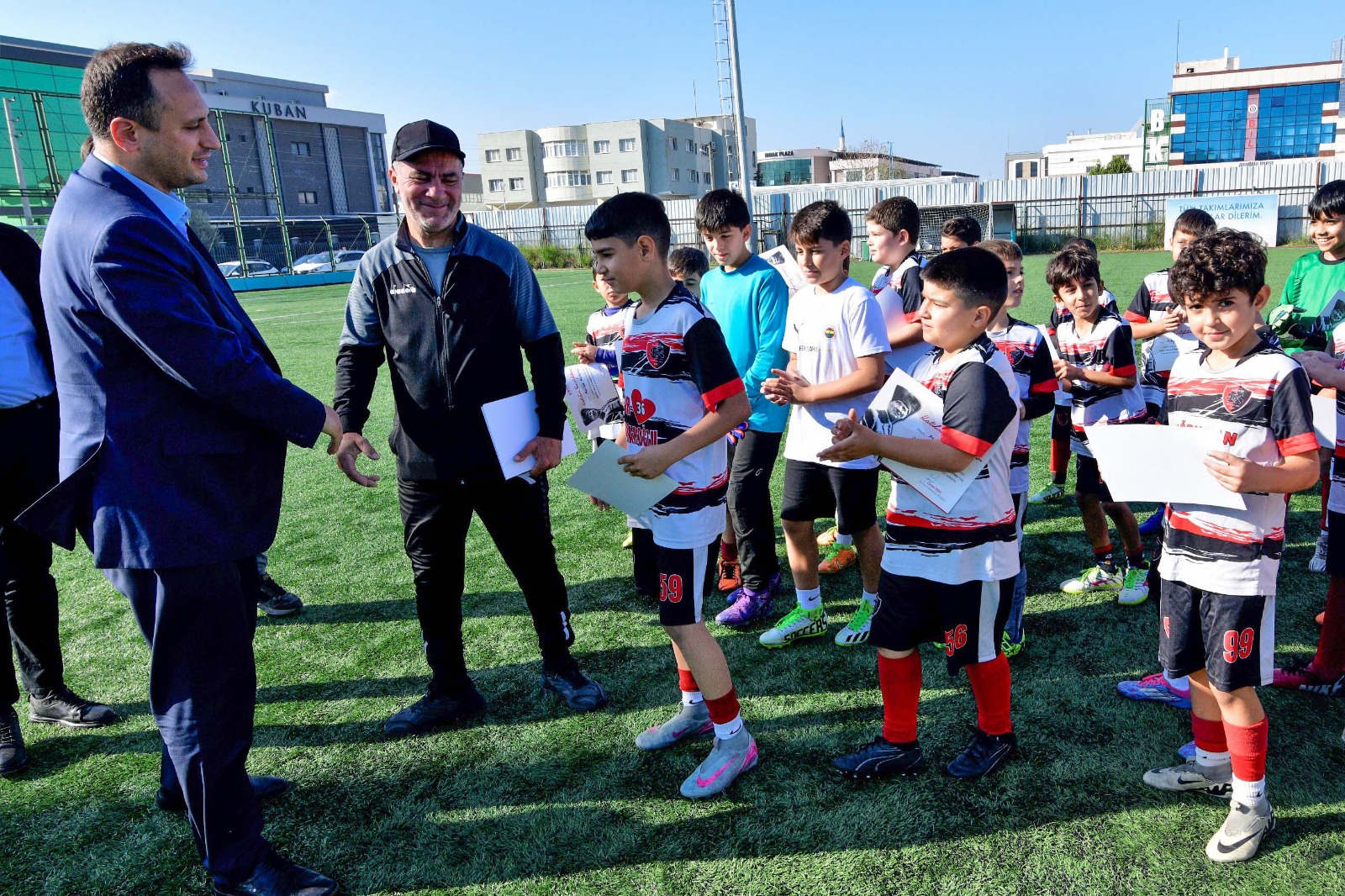 120 sporcunun mücadelesinde kazanan dostluk oldu