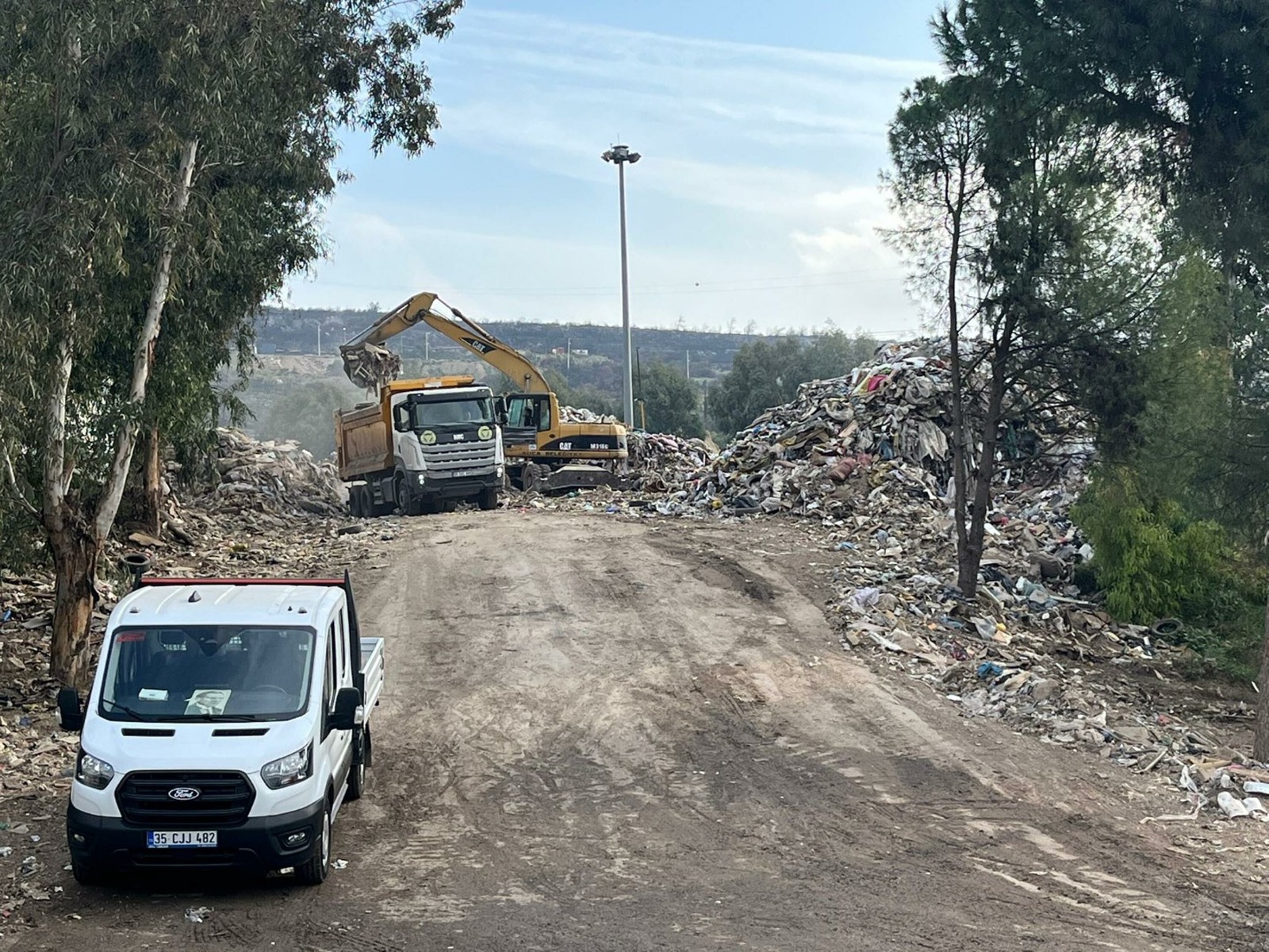 Mahalleli kokudan ve sineklerden mağdur