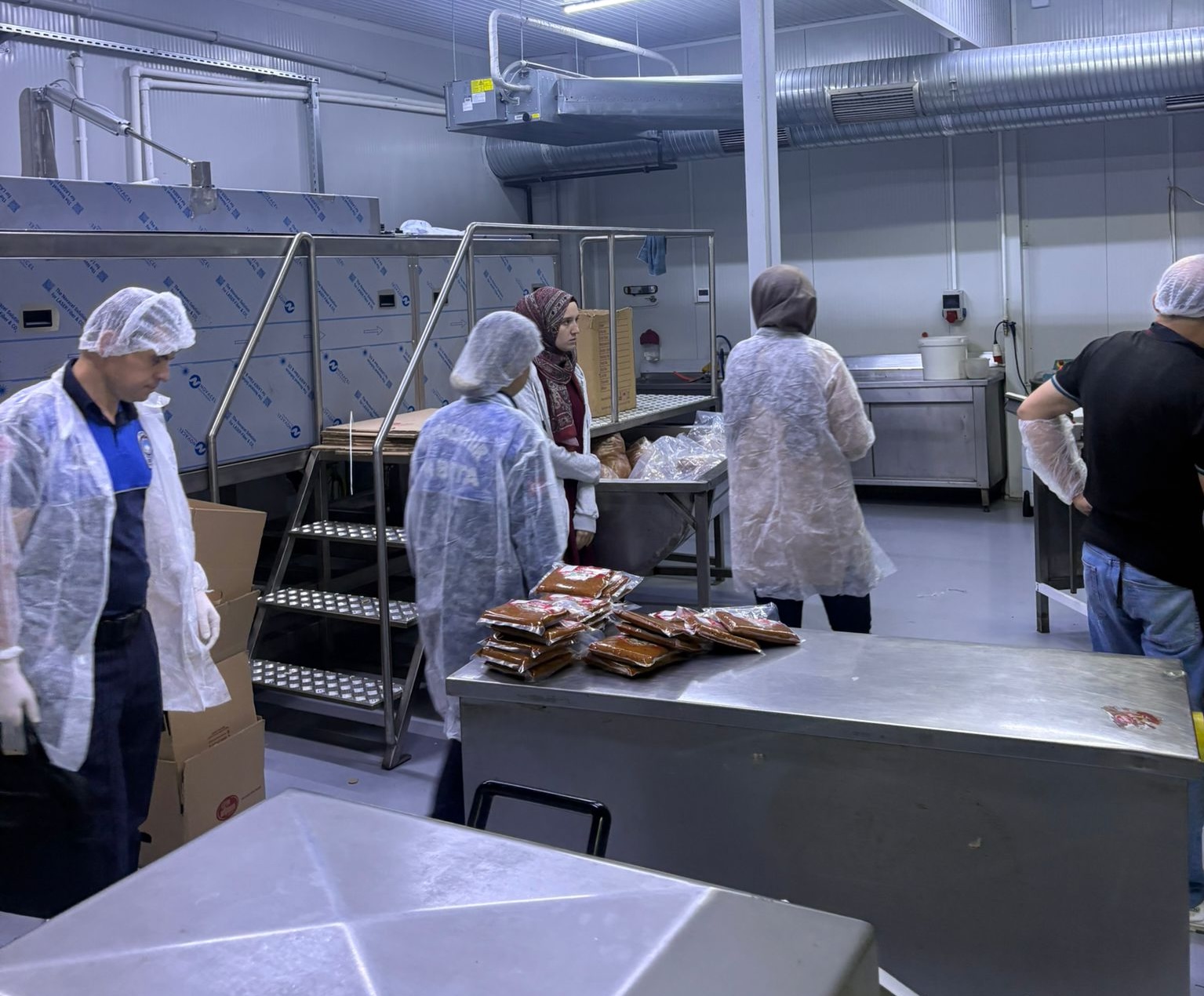 Büyükşehir Zabıta Ekiplerinden Gıda Denetimi (2)