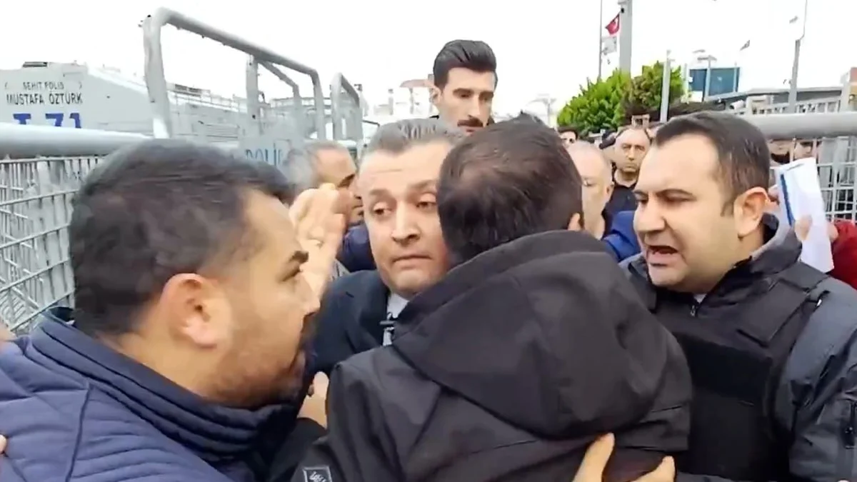 Adliye önünde arbede çıktı