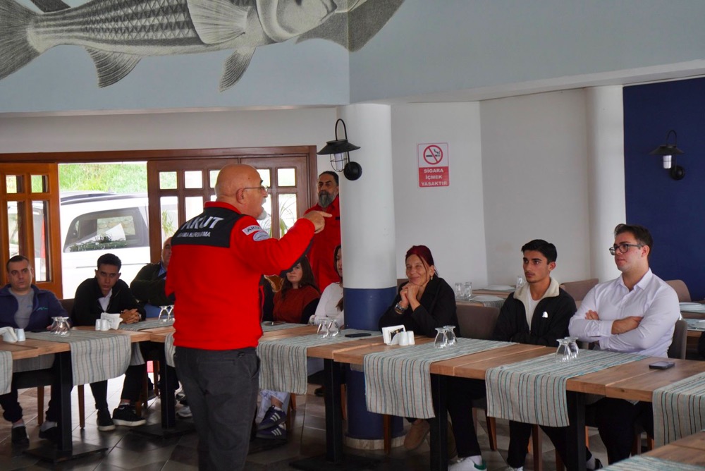 Çeşme Belediyesi Ve Akut’tan Çeştur Personeline Afet Bilinci Eğitimiphoto 2025 11 19 13 55 59