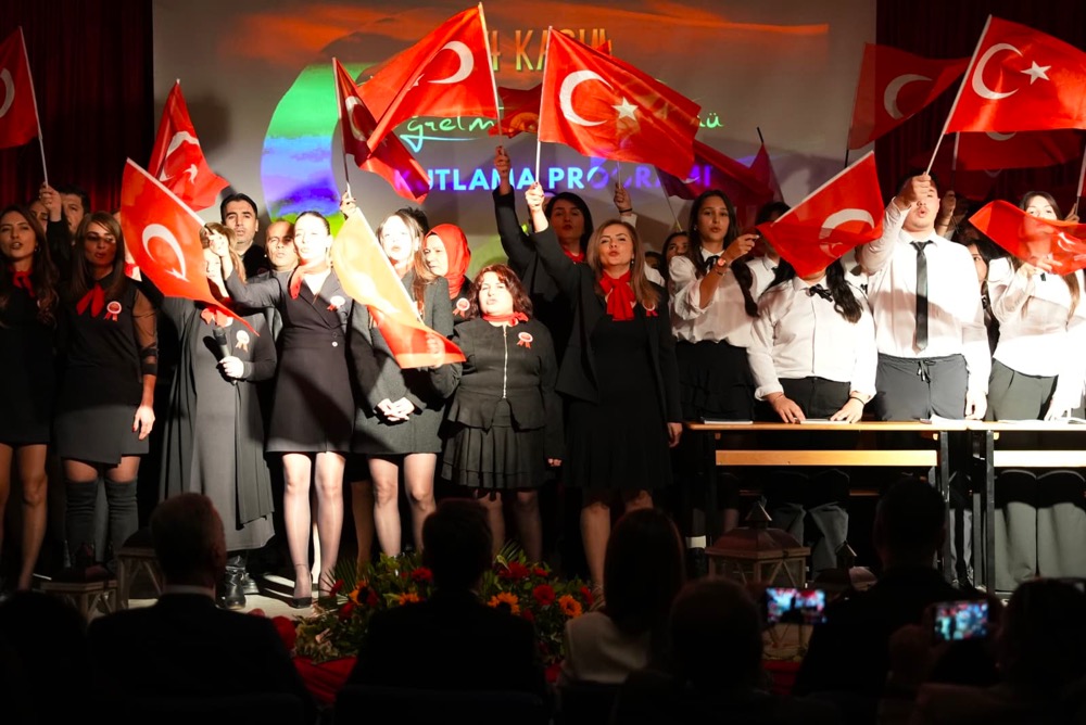 Çeşme Belediyesinden Öğretmenlere Anlamlı 24 Kasım Hediyesi Photo 2025 11 24 16 17 12