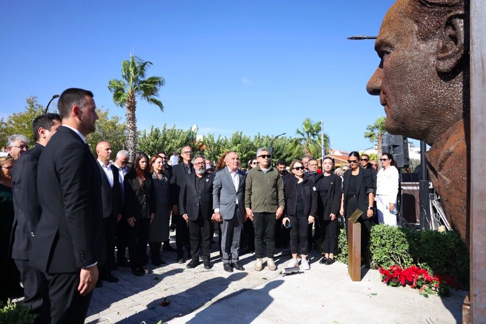 Çeşme’de 10 Kasım Atatürk Sevgi, Minnet Ve Sanatla Anıldıphoto 2025 11 10 14 25 03 3