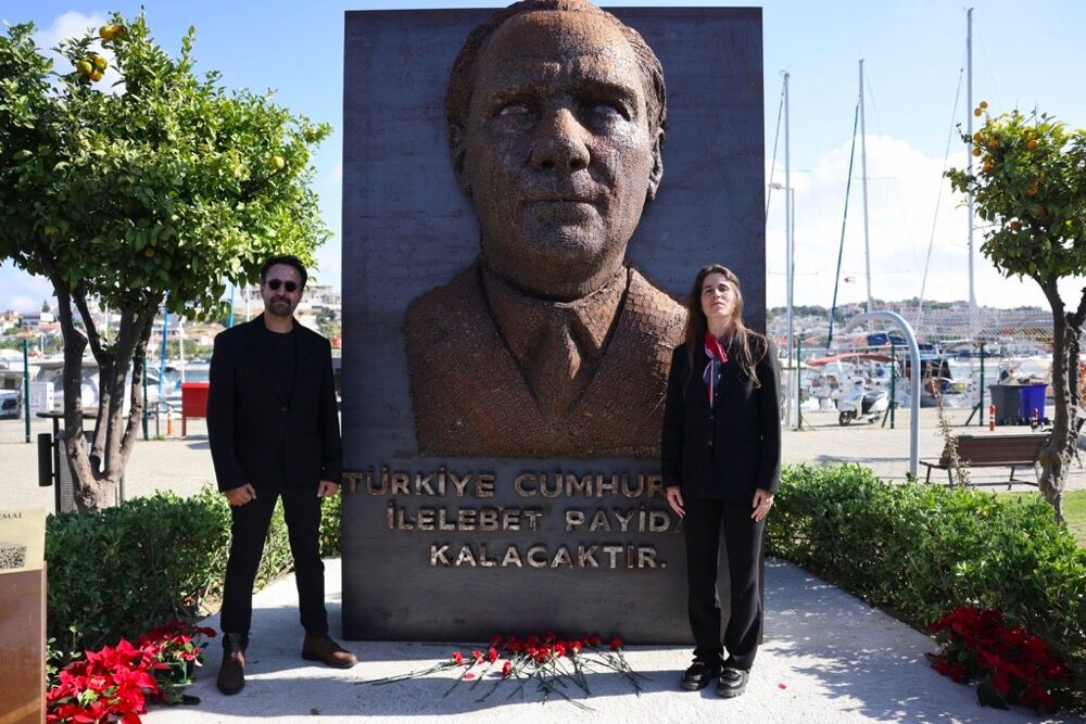 Çeşme’de 10 Kasım Atatürk Sevgi, Minnet Ve Sanatla Anıldıphoto 2025 11 10 14 25 04