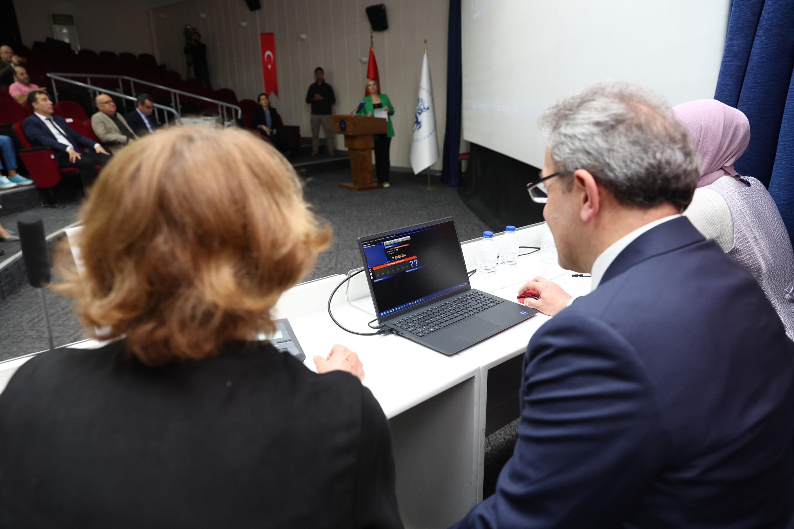 Deü'de %22İşkur Gençli̇k Programi%22Na Katilacak Öğrenci̇ler Kura İle Beli̇rlendi̇ (3)