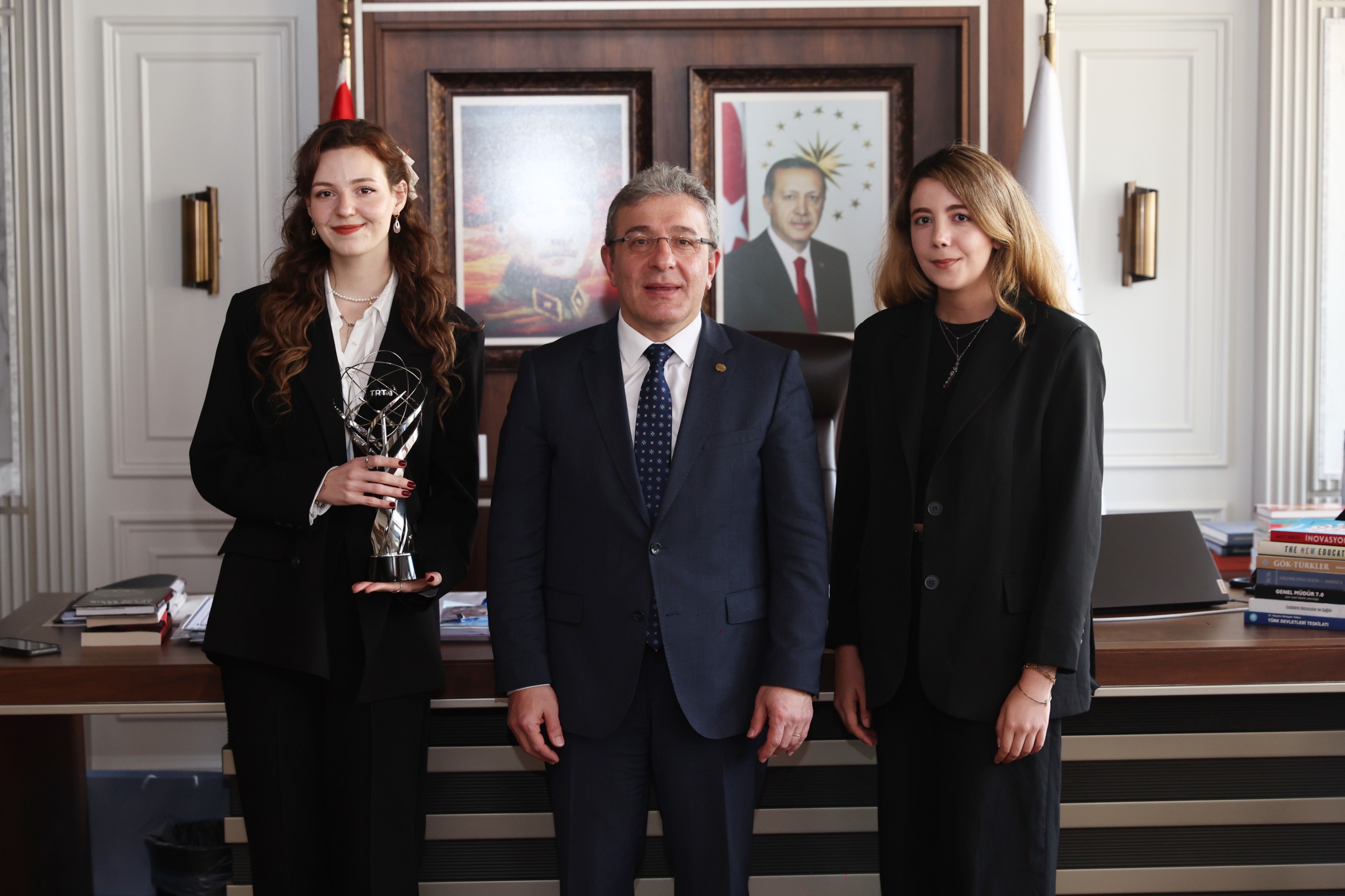 Deü'lü Öğrenci̇lerden Büyük Başari