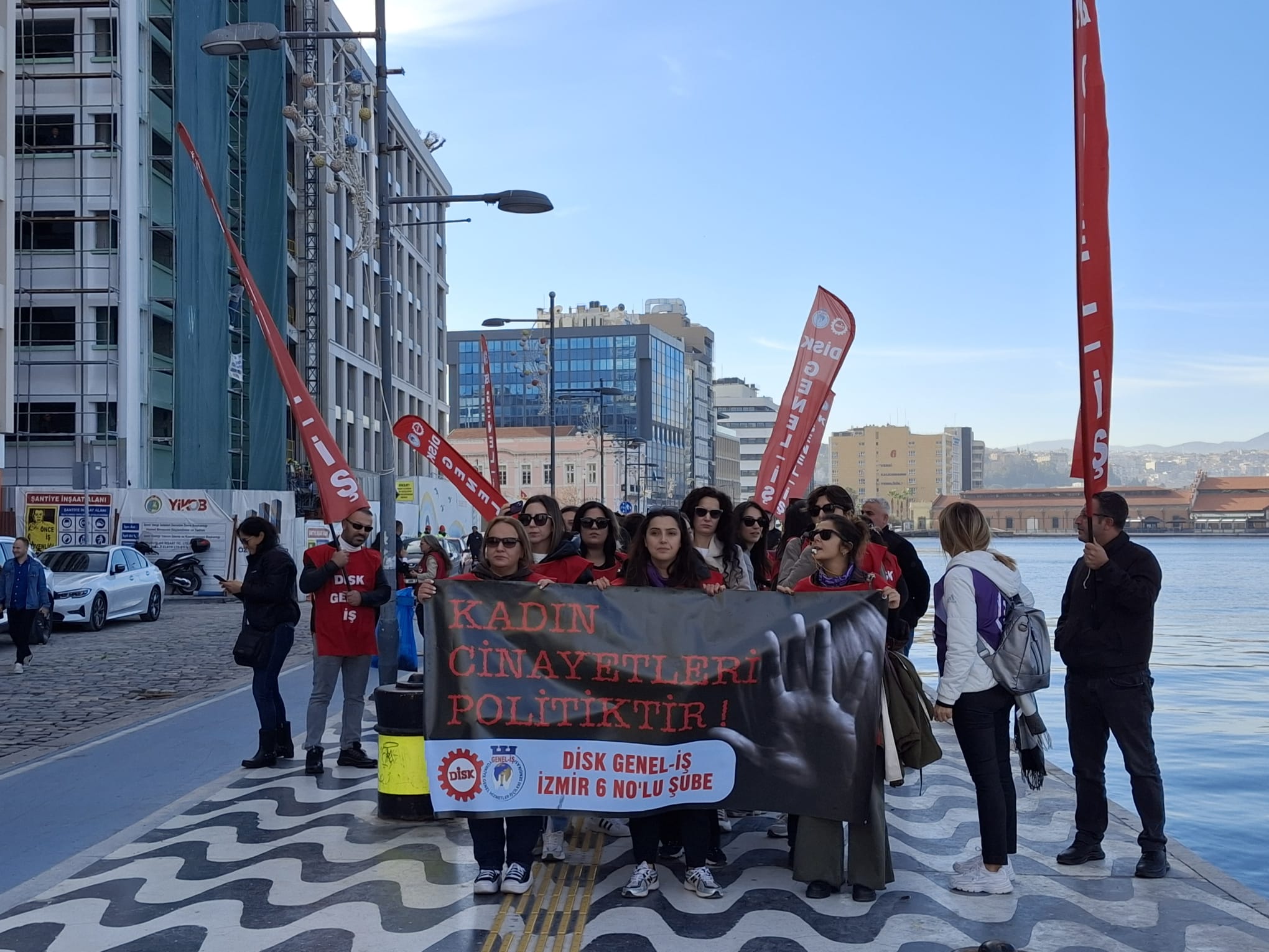DİSK/Genel-İş kadınları şiddete karşı mücadele için yürüdü