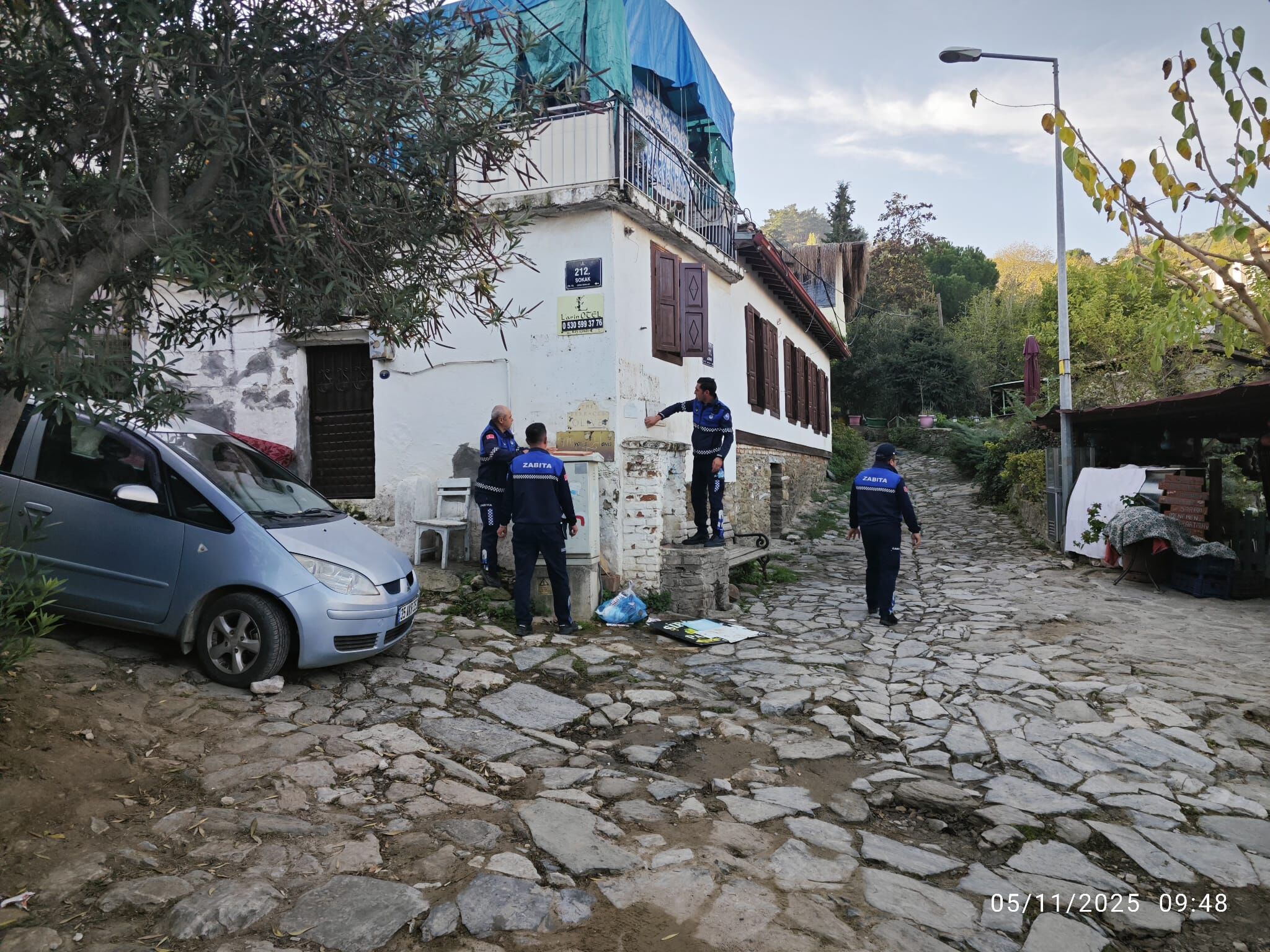 Efes Selçuk’ta Görüntü Ki̇rli̇li̇ği̇ Yaratan Tabelalar Kaldiriliyor (1)