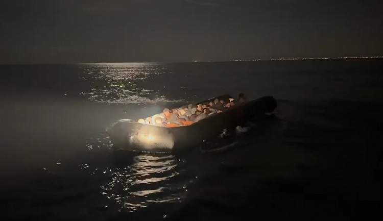 Çeşme'de insansız hava aracı ve gemiler devrede