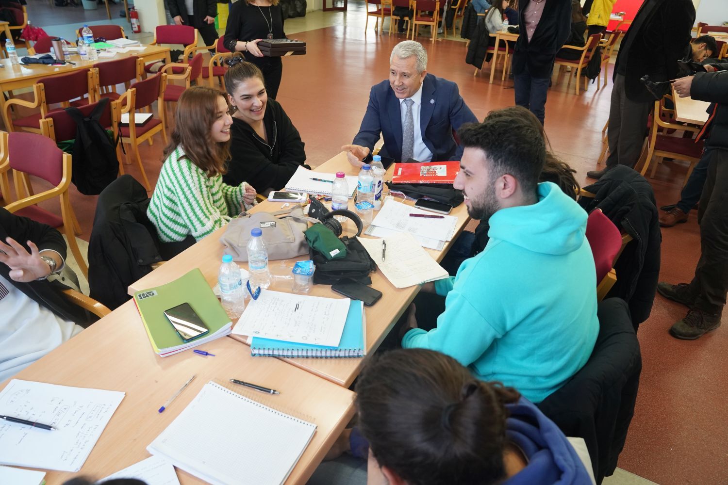 ++Egeli Gençlerin Vazgeçilmez Mekânı Ege Üniversitesi Merkez Kütüphanesi (4)