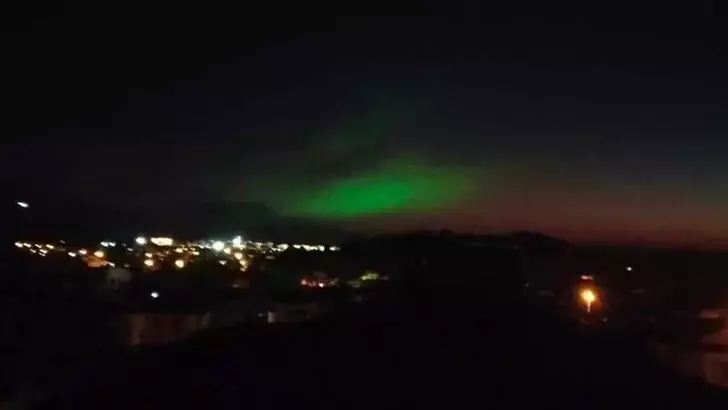 Fethiye’de Gökyüzündeki Mor Ve Yeşil Işık Dikkat Çekti