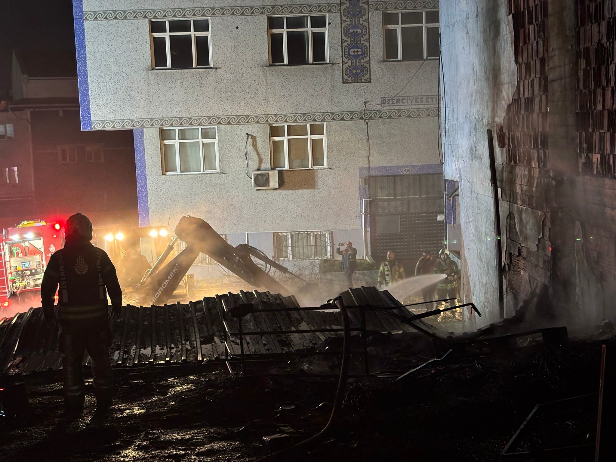 Geri Dönüşüm Tesisinde Korkutan Yangın2