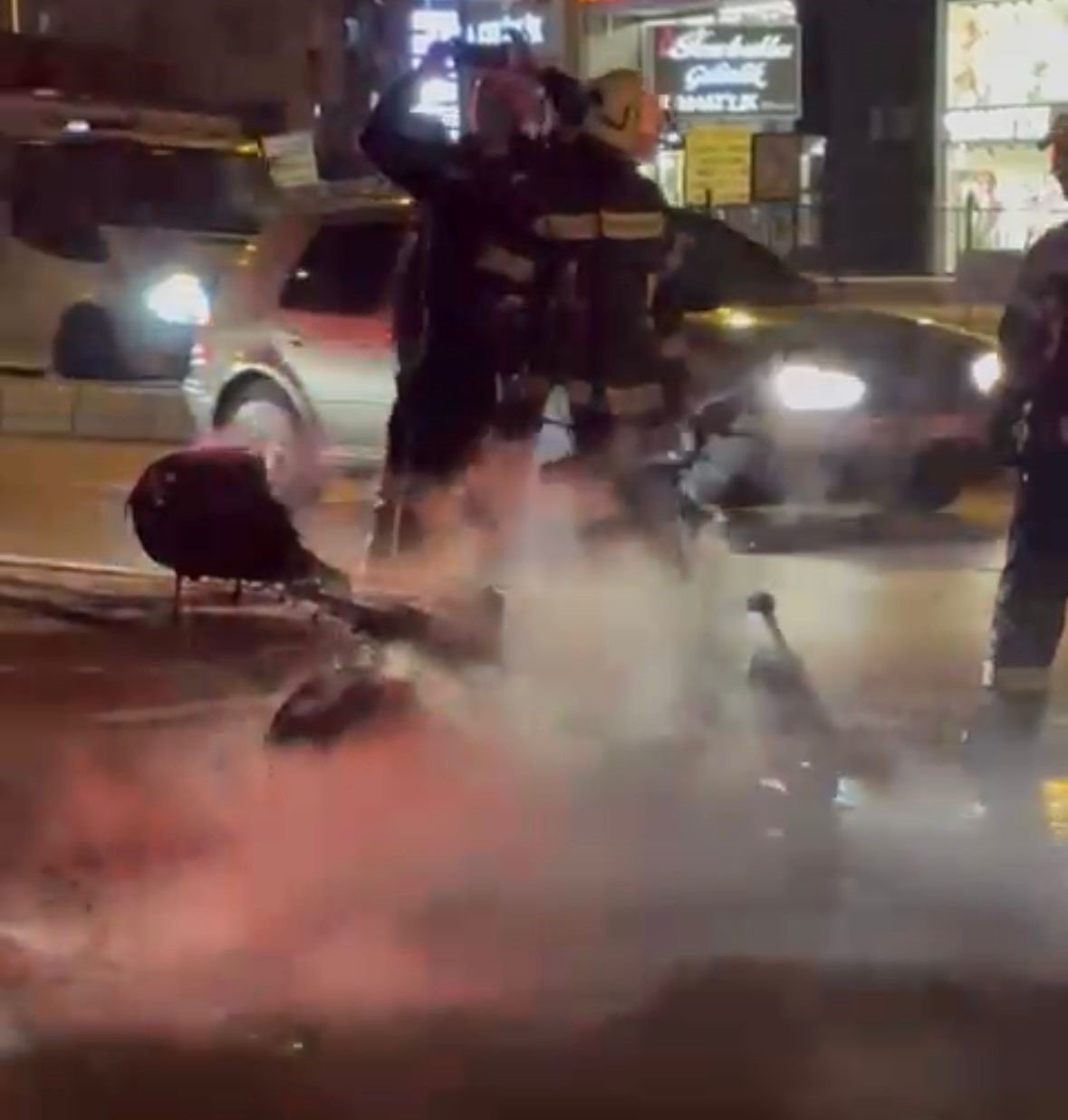 Yangını sakinlikle seyretti