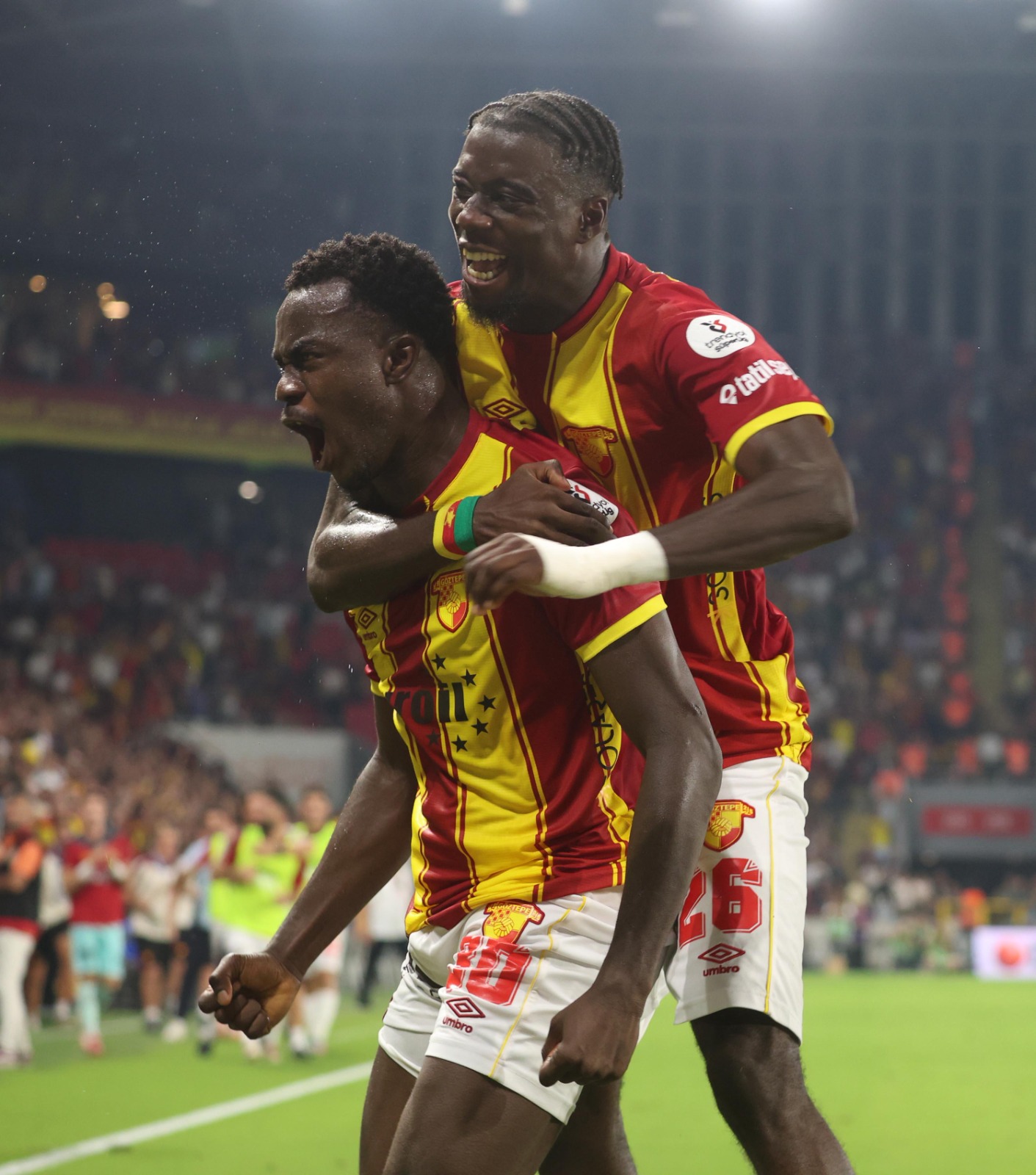 Godoi ve Furkan sevinci: Savunma hattı güçleniyor