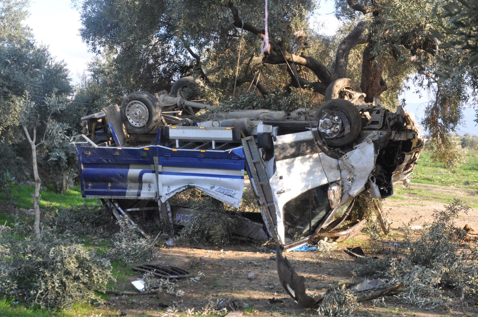 Yaralı sürücü hastaneye kaldırıldı