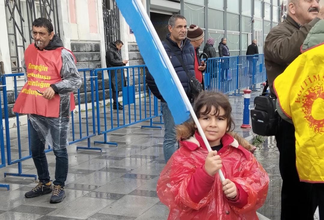 Yağmura rağmen yürüyüş gerçekleşti