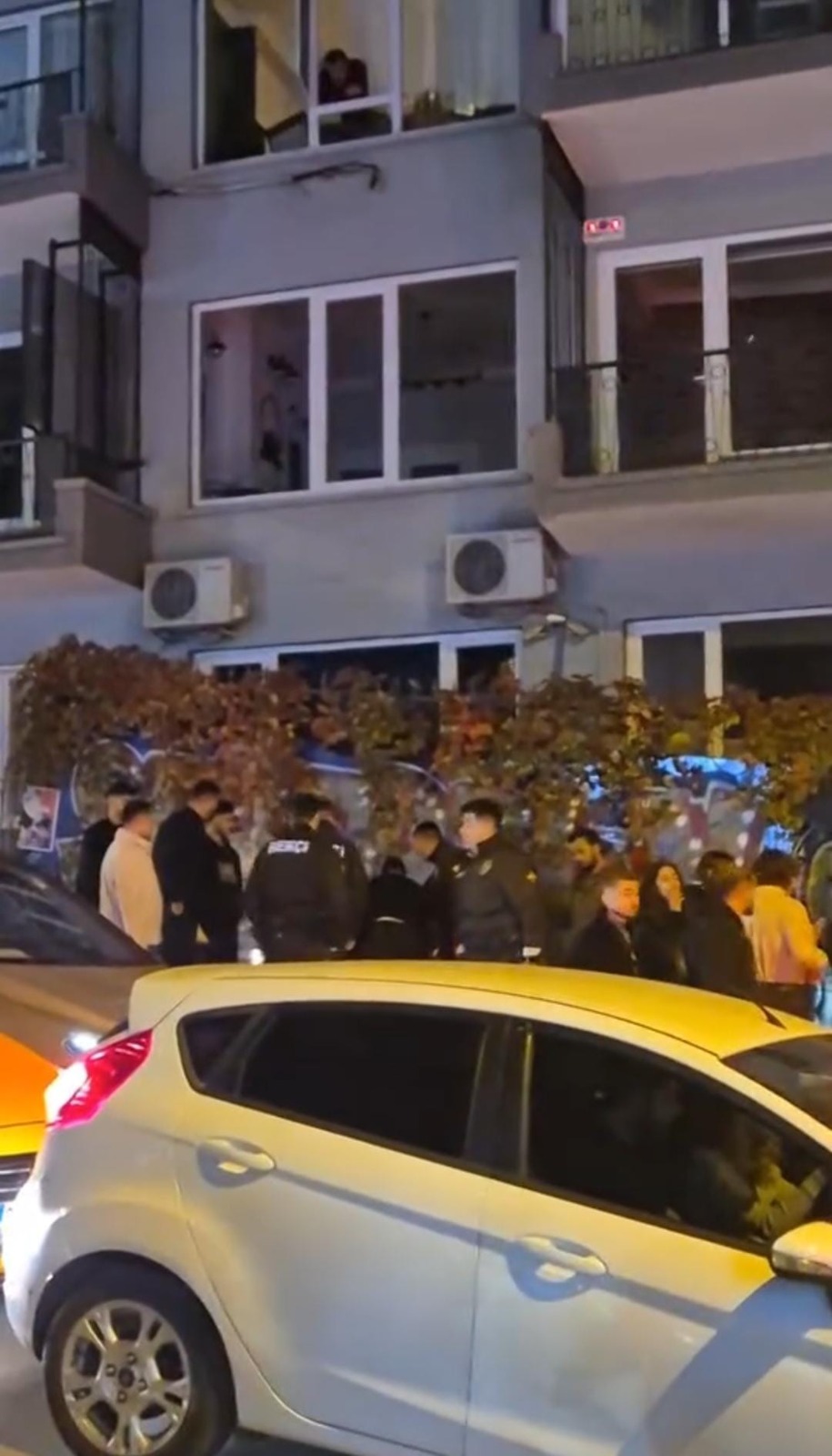 Görüntüler şaşırttı: Kanlar içinde müdahale edilirken bile poz verdiler