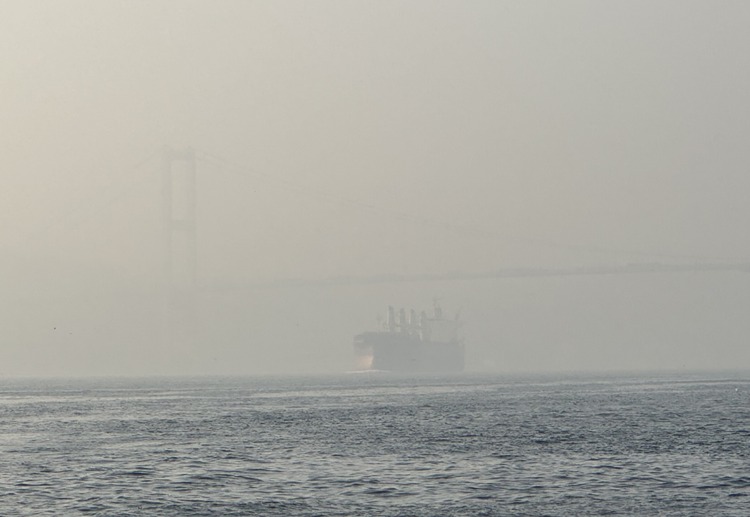 İstanbul'da sis hayatı olumsuz etkiledi