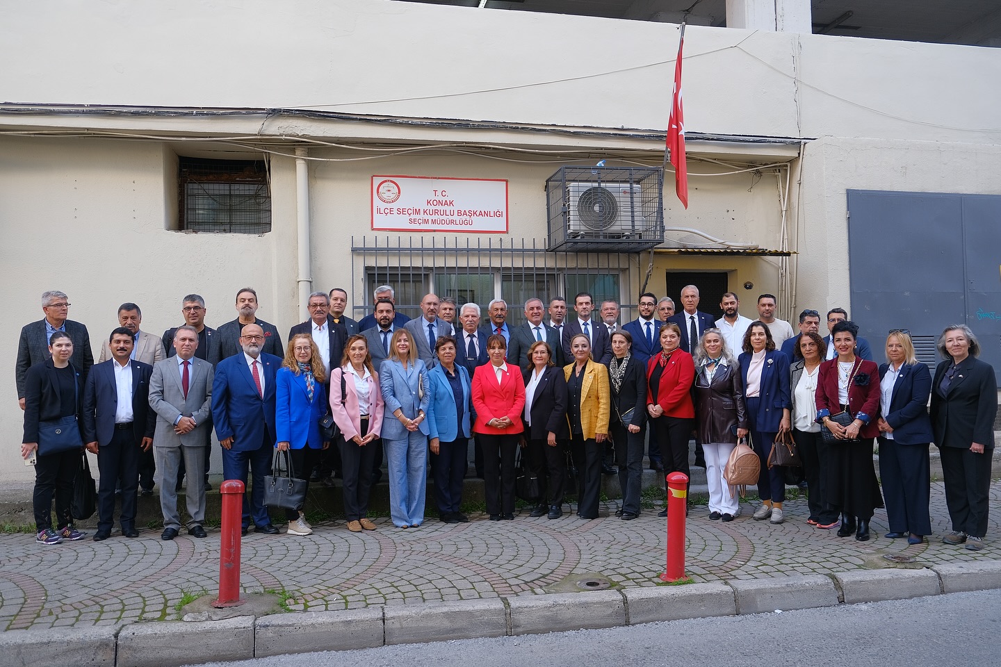 ‘İzmir’de de asgari harpte yaşıyoruz’