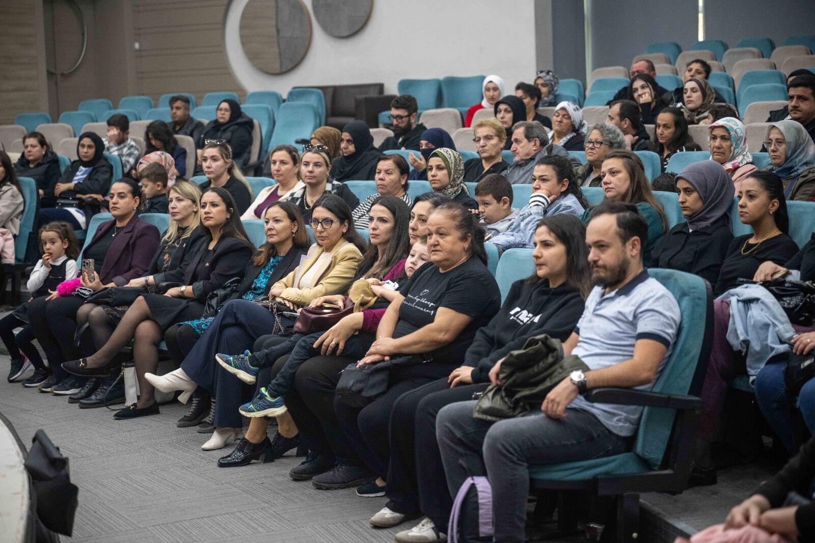 Sahne miniklerin, duygular yoğundu
