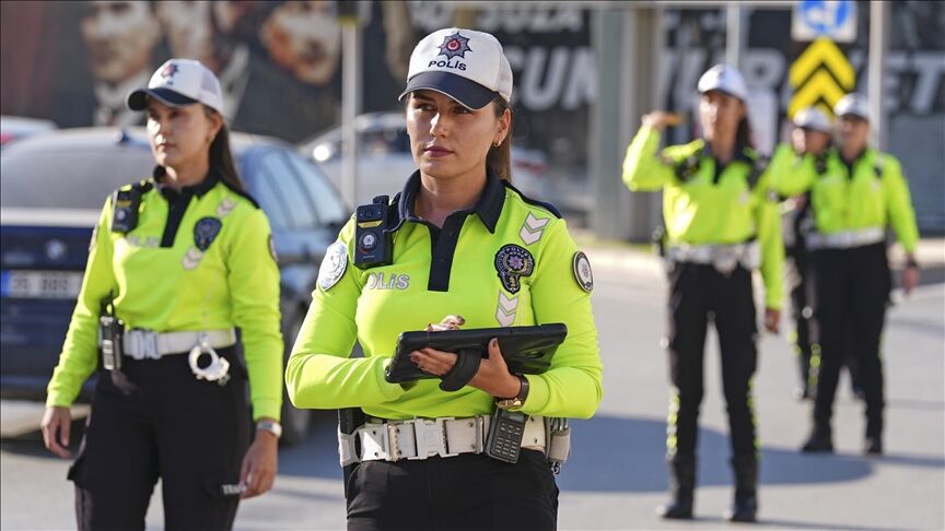 Izmir Kadın Trafik Polisleri 1