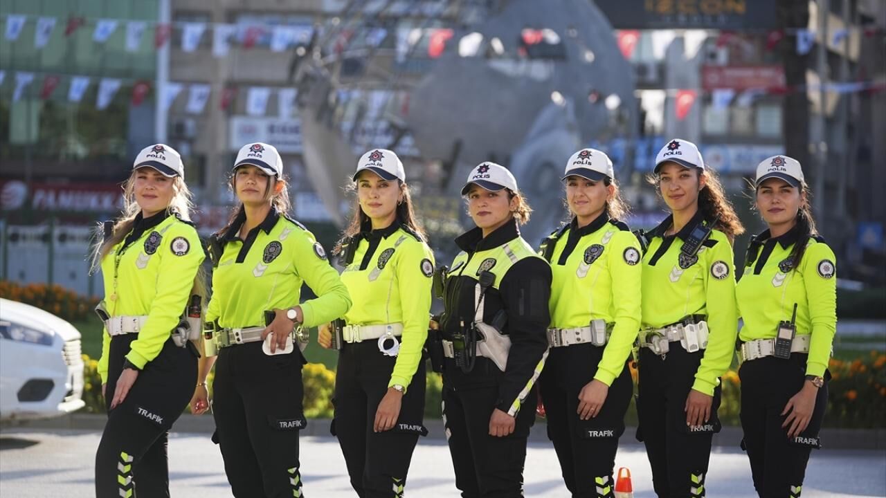 Izmir Kadın Trafik Polisleri