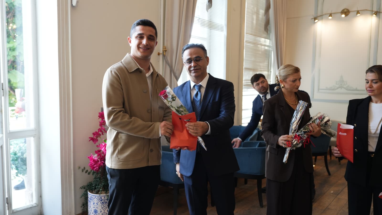 İzmir’de Anlamlı 24 Kasım Buluşması! Öğretmenler Kahvaltıda Bir Araya Geldi2