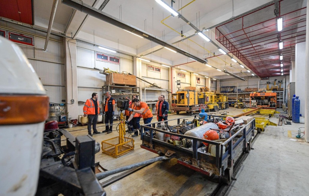 Gece ekibinin zorlu mesaisi: 15 kişilik dev kadro iş başında