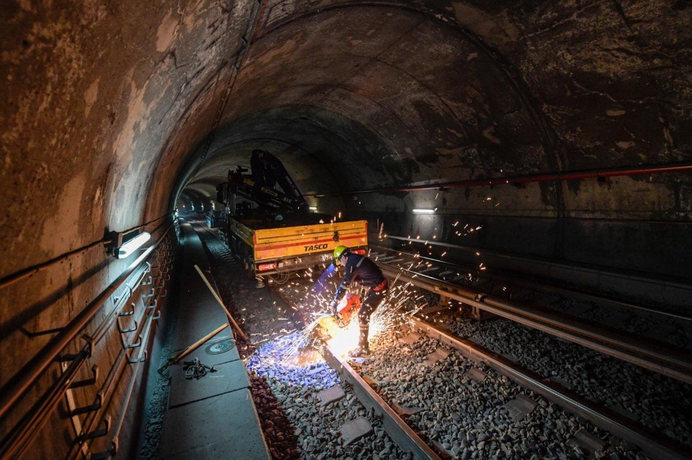 Gece ekibinin zorlu mesaisi: 15 kişilik dev kadro iş başında