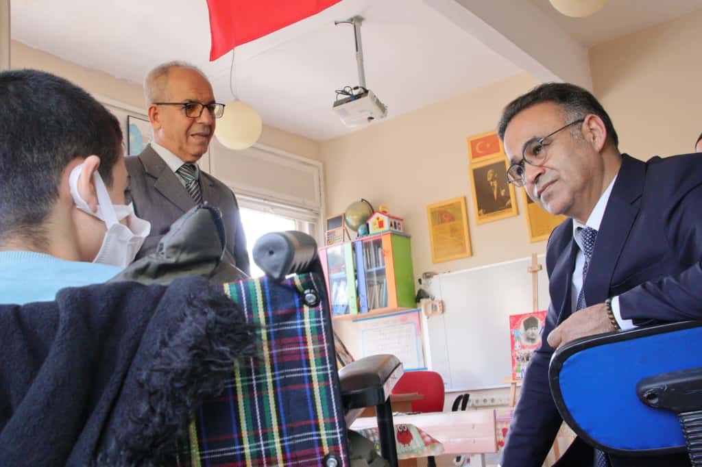 İzmir’de Öğretmenler Günü Hastane Koridorlarında Kutlandı