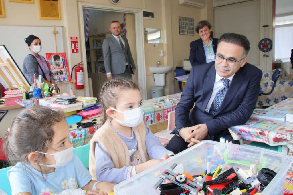 İzmir’de Öğretmenler Günü Hastane Koridorlarında Kutlandı2