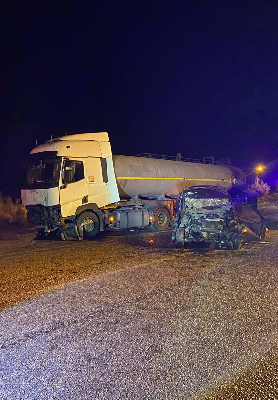 Çay-Dinar karayolunda korkunç çarpışma