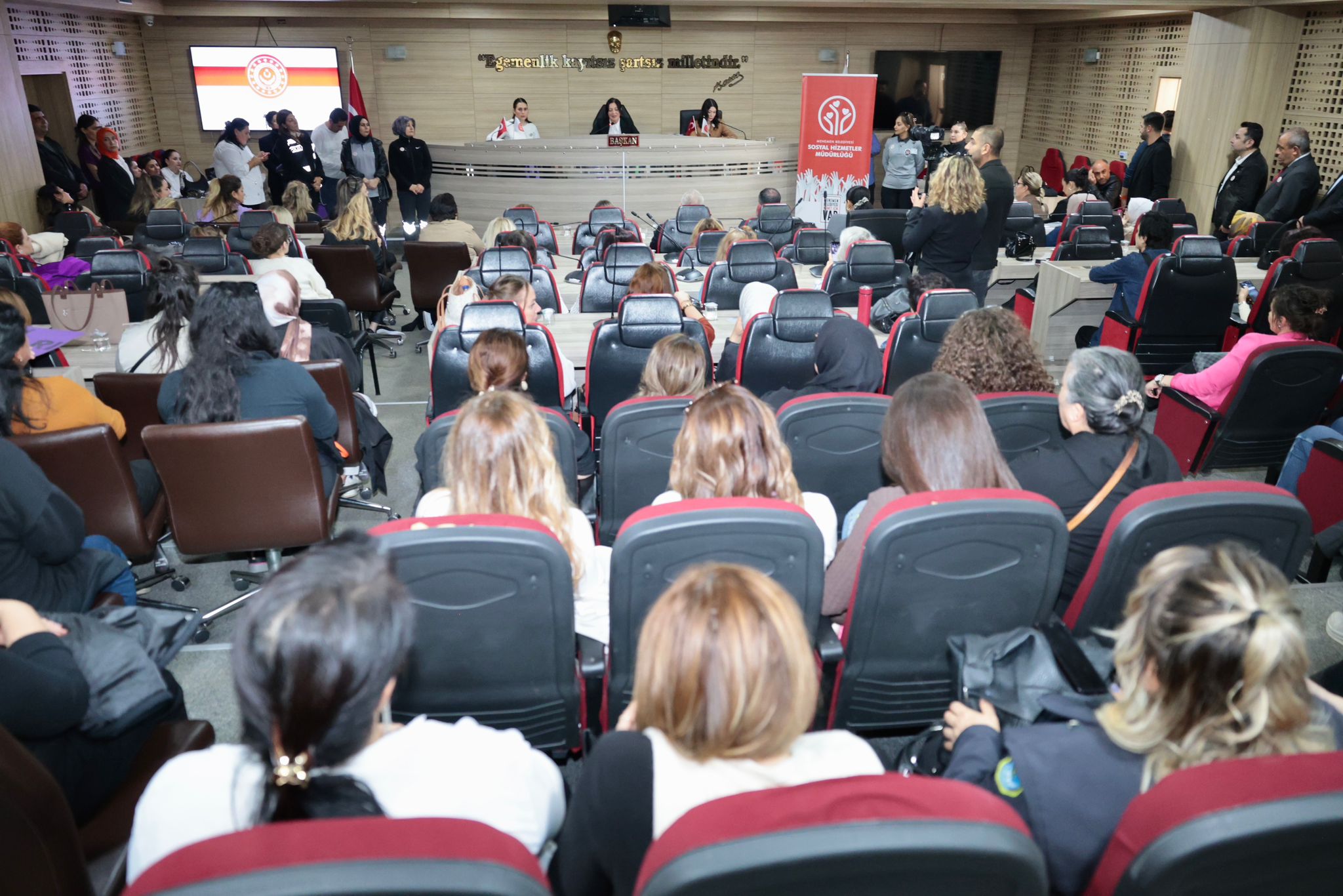 Kadın Medeniyetin Temelidir; Şiddet En Büyük Haksızlıktır2