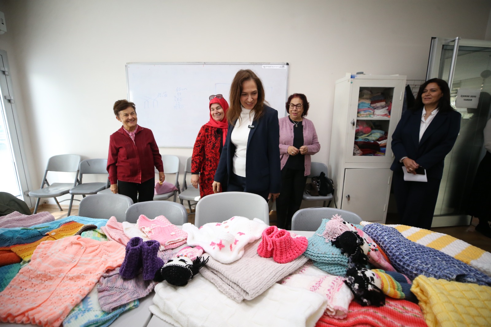 Karşıyaka Belediyesi 300 Kadına Iş Imkanı Sundu!