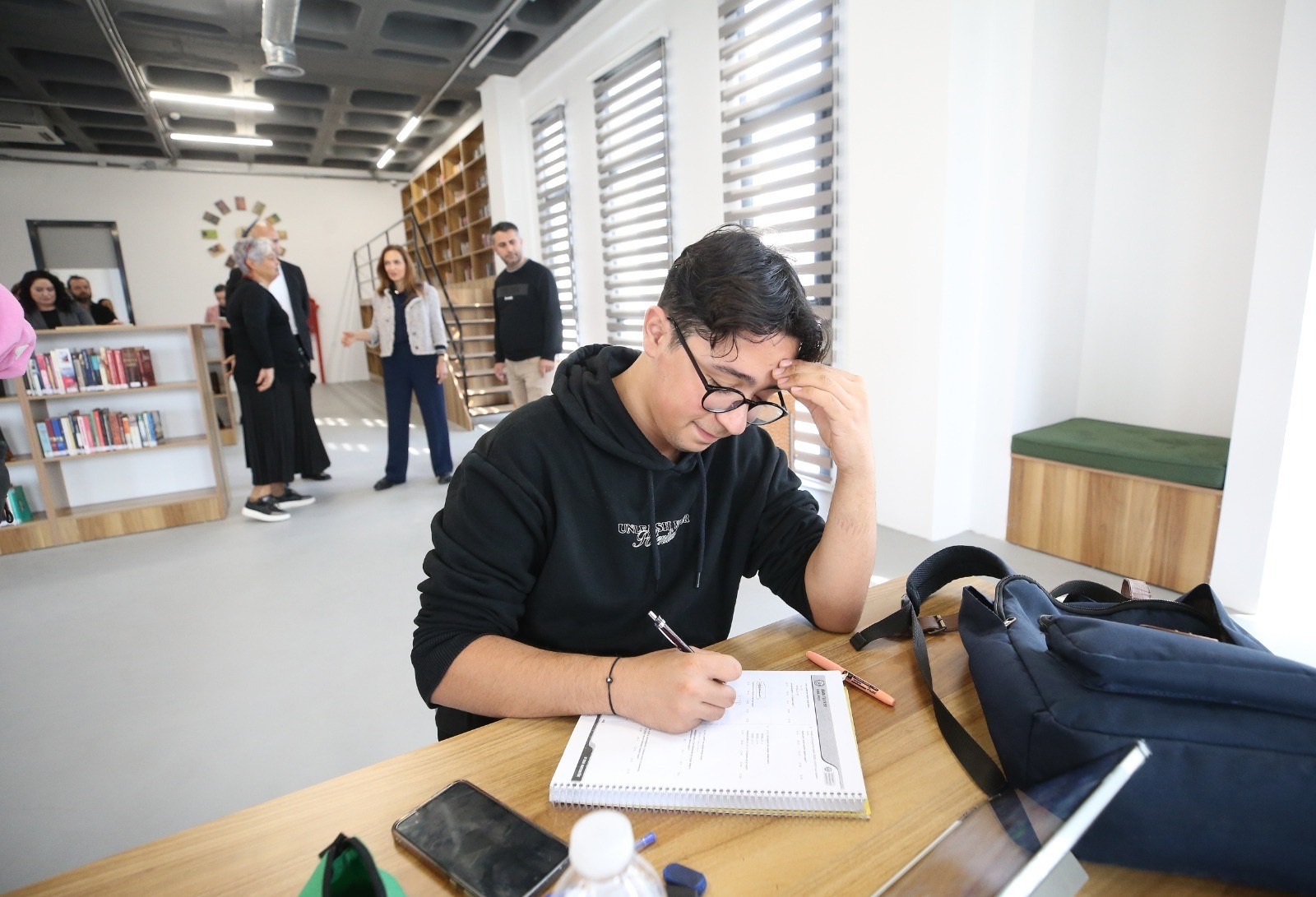 Siyasi ve toplumsal katılımla görkemli açılış