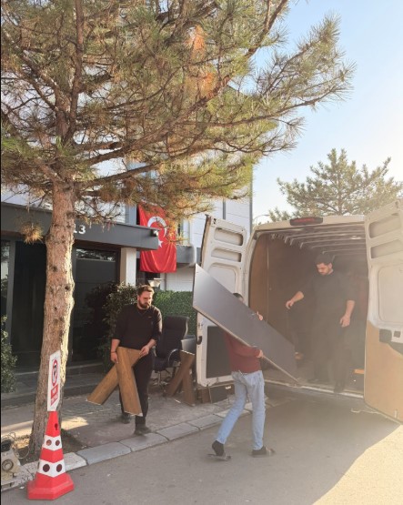 Eşyalar taşınıyor