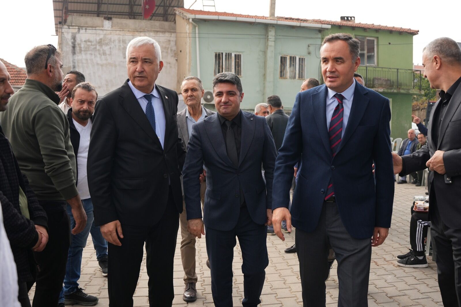 Protokol ve siyasi liderlerden yoğun katılım