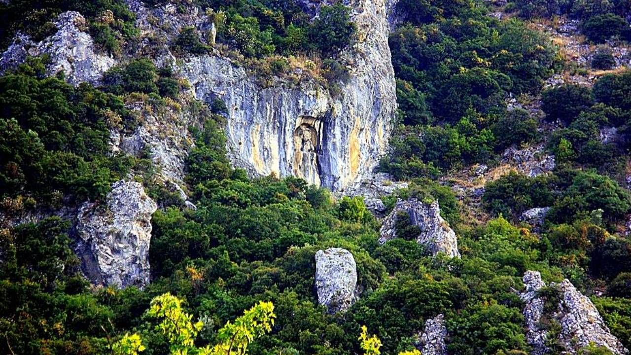Kybele’den Niobe’ye, Volkanlardan Fosil Izlerine İzmir'in 40 Dakika Uzağında Bir Doğa Harikası (1)