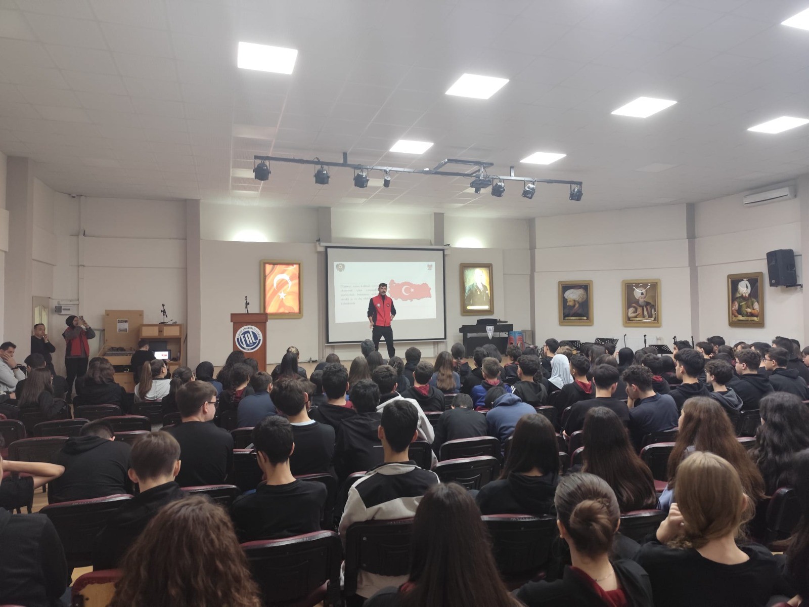 Manisa’da Okullarda Suç Ve Bağımlılıkla Mücadele Eğitimi