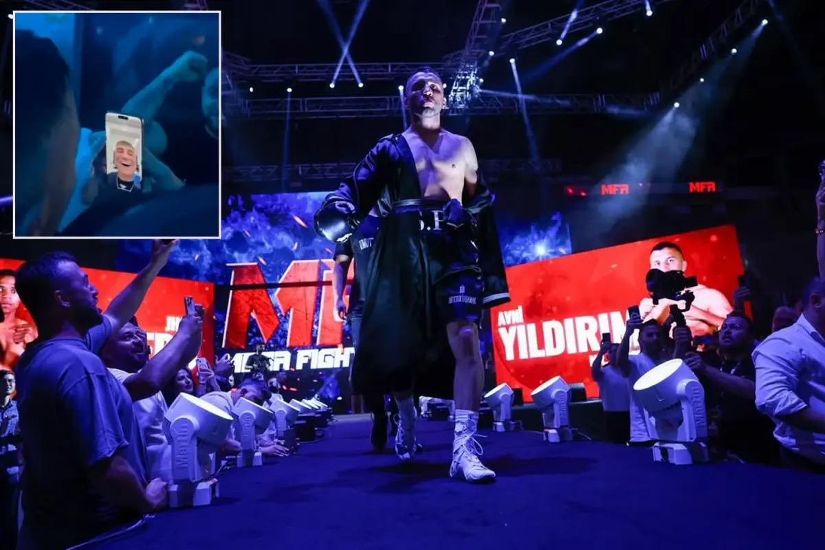 Milli Boksör Zafer Kemerini Sedat Peker'e Hediye Ettiii