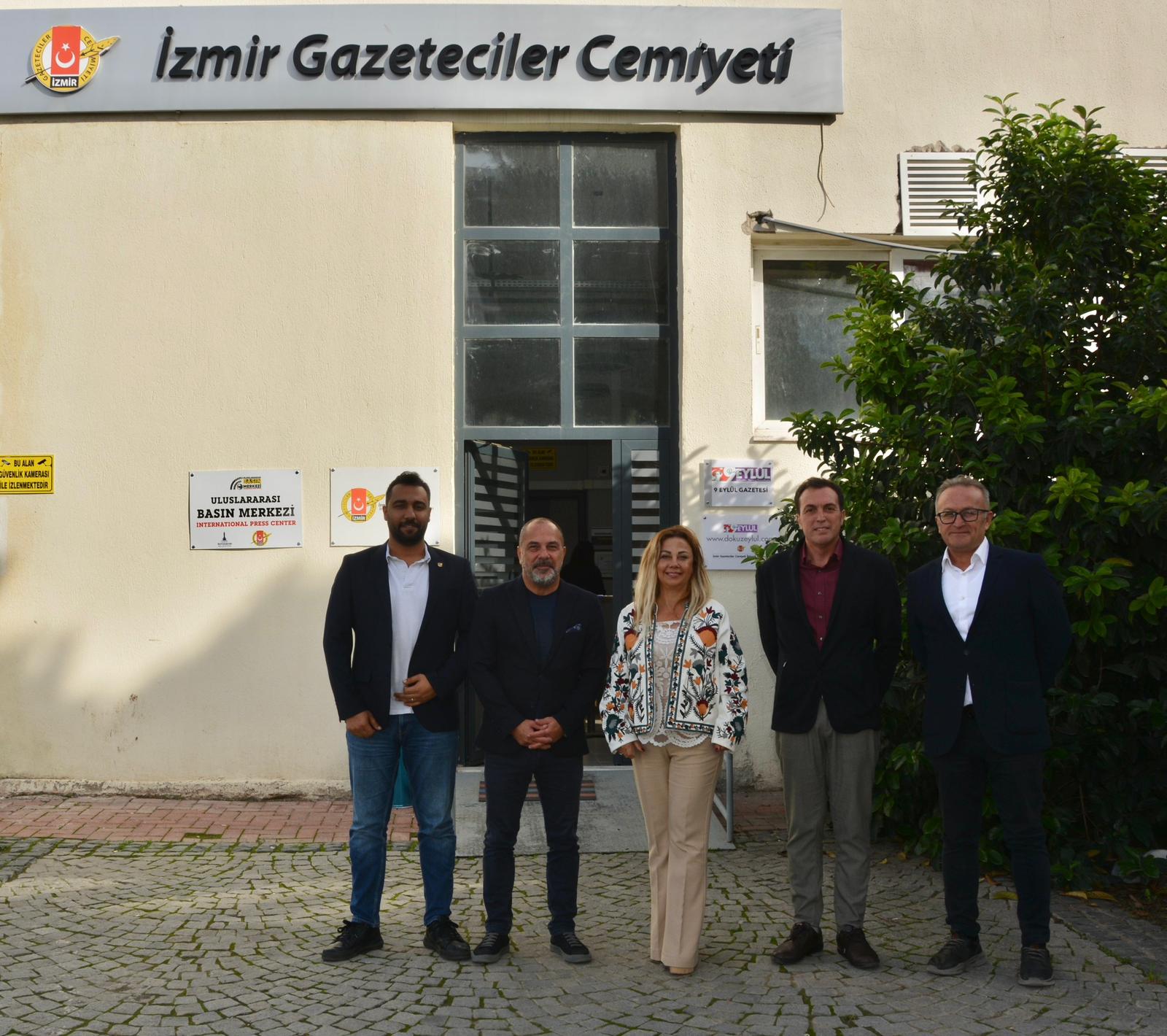 Mücadeleni̇z Çok Kiymetli̇